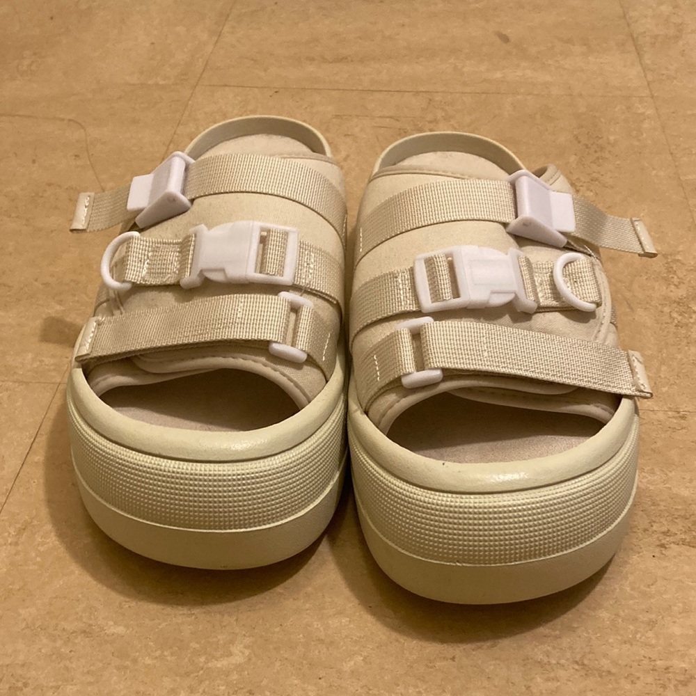 Adjustable platform sandals